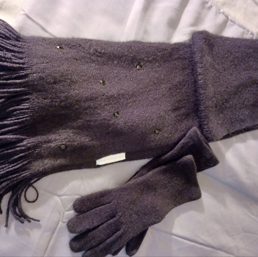 Scarves - Picture 11 of 11